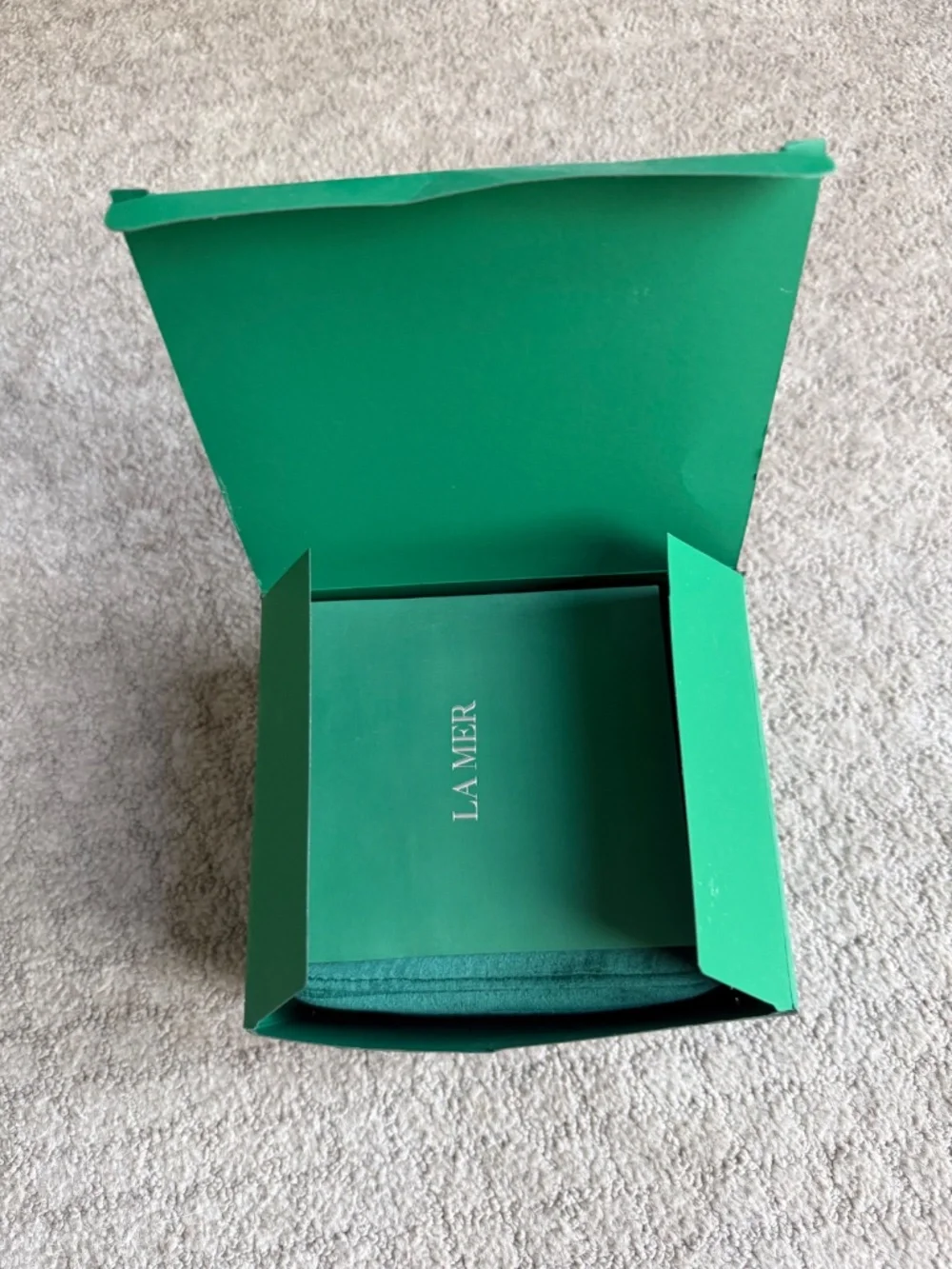 La Mer limited holiday edition emerald green velvet makeup travel case + iron on
